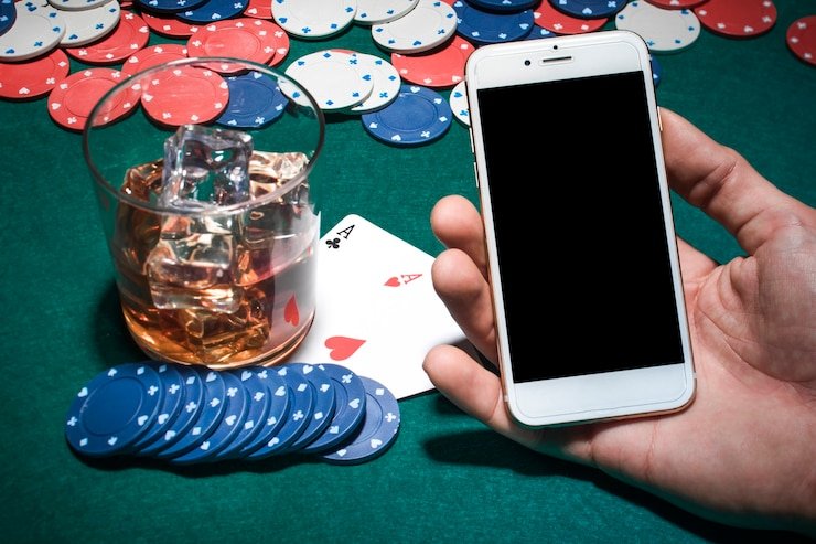 Layar permainan Texas Hold'em Bonus menampilkan kartu komunal dan opsi taruhan
